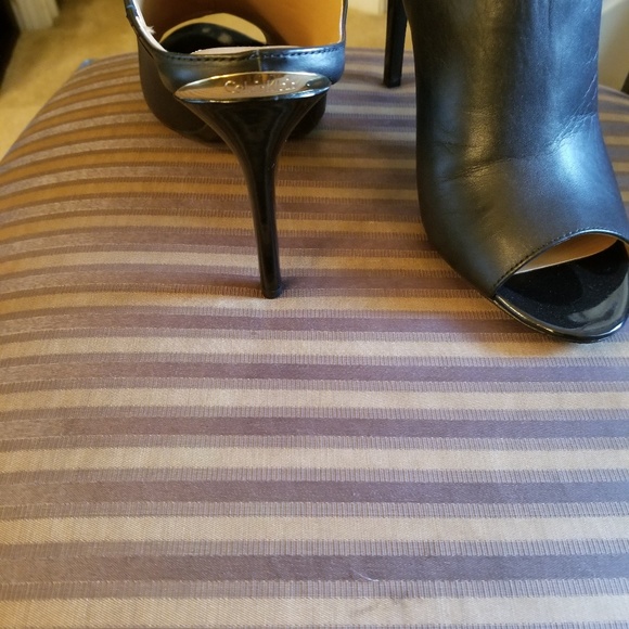 Shoe - Picture 2 of 3